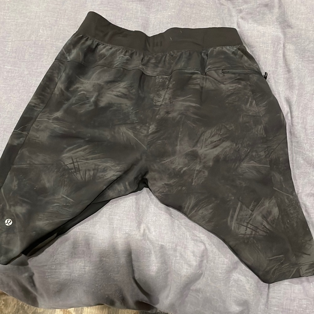 Lululemon The Short Size Medium 11 Inch